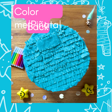 Cargar imagen en el visor de la galería, Ausmal-Piñata mit Filzstiften & Süßigkeitenfach