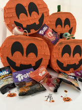 Cargar imagen en el visor de la galería, Mini-Halloween-Pinatas mit Süßigkeiten