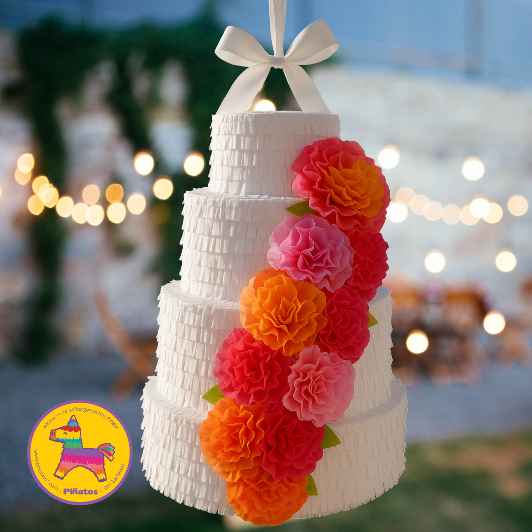 Piñata in Form einer Hochzeitstorte – Piñatos