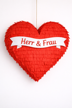 Load image into Gallery viewer, Hochzeitspiñata in Herzform “Mrs. &amp; Mr.”
